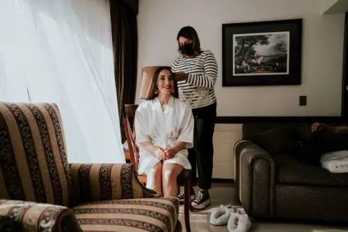 En los preparativos de Solange antes de su matrimonio con cristian